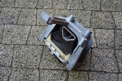 Лапи подушка двигателя vw passat b8 3q0199262j фото №1