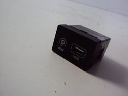 Гніздо aux usb hyundai tucson ii 15- фото №1