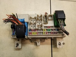 Коробка запобіжників mazda 3 1.6 tdci фото №1