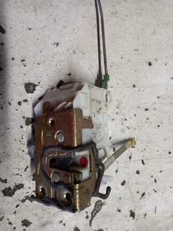 Замок двері задній зад праві toyota avensis t22 фото №1