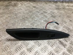 Mazda 6 кнопка стёкла правые зад gj6a-685l1 фото №1