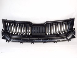 Skoda kodiaq 565853653a решітка середня решітка радіатора рамка чорна засіб хром фото №1