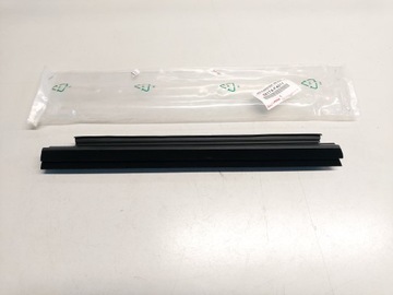 Toyota c-hr планка прокладка дверь левый зад фото №1