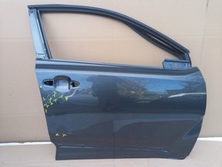 Toyota chr дверь передние правые перед фото №1