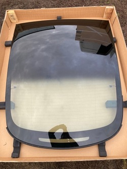 Скло задня дахова tesla 3 iii 1647645-00-a фото №1
