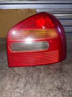 Лампа правая зад audi a3 8l фото №1