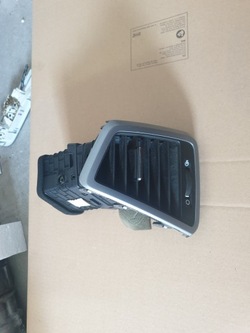 Решітка повітропровід tucson ii права 15- 97490-d7000 фото №1