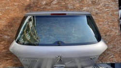 Стекло задней крышки peugeot 307 hb 03r фото №1