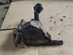 Насос масляна - vw audi - 2.0 tdi | 038115105c фото №1