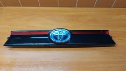 Планка накладка кришки багажника лампа зад задня toyota yaris cross 21- фото №1