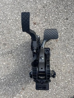 Vw passat b8 каркас з pedałami gaz ham 5q1723058 фото №1