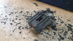 Seat ibiza iv 6j 1.2 tsi супорт праві зад фото №1