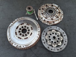 Volvo v70 ii s60 i 2.0t зчеплення колесо двомасовий диск притиск циліндр зчеплення фото №1