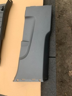 Audi q3 ii 83a защита стойка правая 83a867240 фото №1