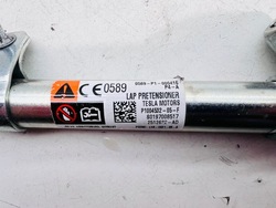 Натягувач кліпса ременя лівий перед p1004532-05-f tesla модель s x 12- європа фото №1