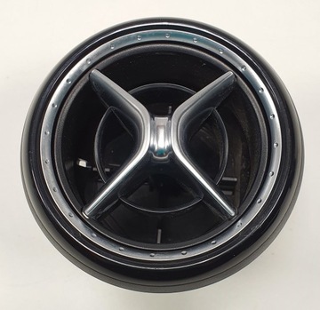 Решітка повітропровід mercedes w176 a1768300100 фото №1