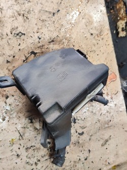 Ford fiesta mk7 1.25 коробка запобіжників фото №1