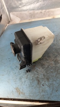 Бачок pły do sprys. hyundai getz 1.1b 04r фото №1