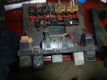 Модуль бортовою мережаю vw volkswagen 3c0937049q фото №1