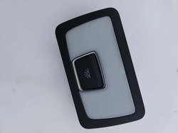 Лампа потолок oświetlnenie кабины audi q7 4l 4l0947124a фото №1