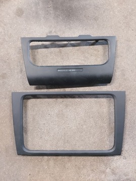 Рамка заглушка радіо навігації vw golf vi 6 mk6 5k0858063f 5k0858071 фото №1