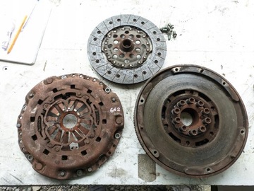 Колесо двомасовий зчеплення saab 93 9-3 ii 1.8t 2.0t фото №1