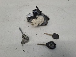 Замок запалювання вставка ключ toyota rav4 iii 2,2 dcat фото №1