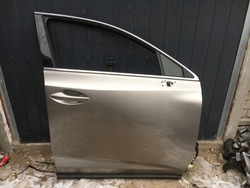 Двері праві перед передні комплектні lexus nx 300h фото №1