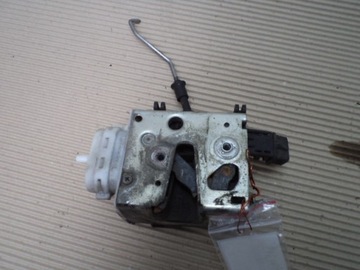 Audi 100 c4 замок двері перед правий центральний фото №1