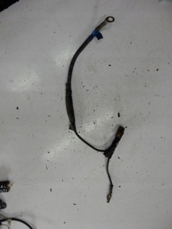 Toyota yaris i ts 02 3d клема мінус мінусова фото №1