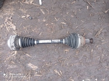 Піввісь ліва vw passat b6 1.8 tsi 2k0407271e фото №1