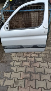 Двері ліві перед peugeot partner 01r універсал ezrc фото №1