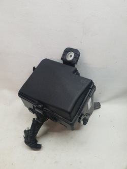 Toyota yaris iii рестайлінг 14-17 гібрид корпус коробка запобіжників c5 перед фото №1