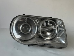 Chrysler 300c 04-10 лампа ксенон права передня перед європа оригінал фото №1