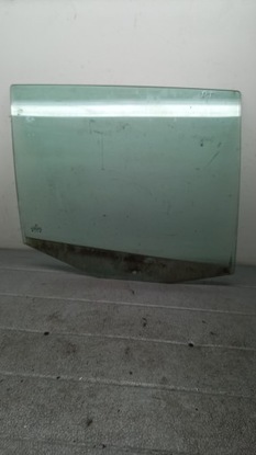 Скло права зад vw polo iii 98r hb 5d фото №1