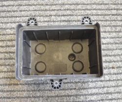 Основание пластик малый акумулятор wrangler jl 18+ фото №1