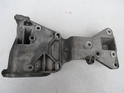 Кріплення лапи генератора volvo s60 ii v60 i 2.0 163km 31316673 фото №1