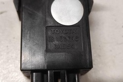 Кнопка відкривання заливання пального toyota avensis _t25_ 156795 2.2l дизель фото №1