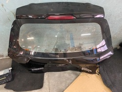 Стекло крышки багажника mitsubishi space star ii фото №1