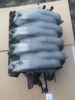 Коллектор всасывающий audi a8 d2 a6 c5 3.7 4.2 077133185am фото №1