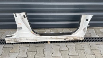 Toyota avensis t27 t29 09-18 поріг чверть права фото №1