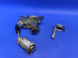 Audi a8 d4 вставка дверь крышки ключ 4h1837167a 8e0827573d фото №1