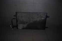 Радіаторів кондиціонера audi a8 d2 рестайлінг 4d0260401a фото №1