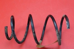 Пружина перед передня toyota corolla verso 1 i 1.6 vvt-i 110 km 01-04 фото №1