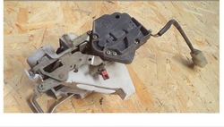 Kia clarus 1.8 98r - замок двері праві перед фото №1