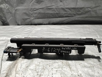 Планка впрыскивающий renault clio ii оригинальный номер 8200365996 фото №1