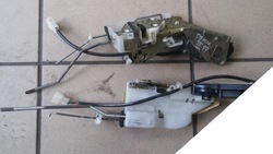 Mazda demio fl рестайлінг 01- замок праві переднє 2 pin фото №1