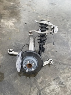 Tesla iii рестайлінг поворотна опора права передня 2wd 1344316-00-c фото №1