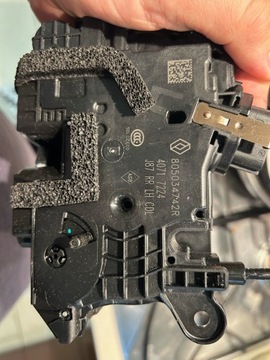 Замок двері лівий зад captur оригінальний номер 805034742r фото №1