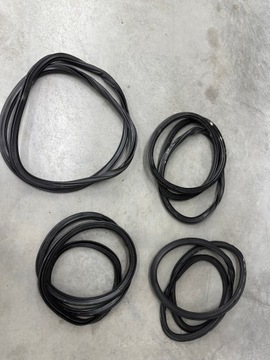 Прокладка двері перед зад q5 80a 22r оригінал фото №1